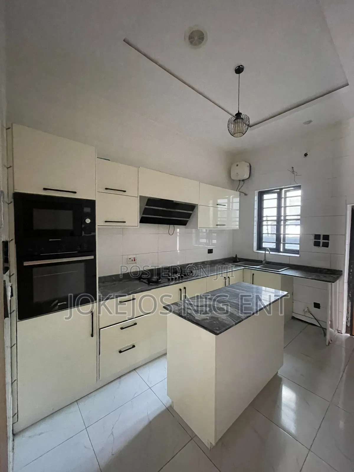 4bdrm Townhouse/Terrace in Orchid Road, Chevron for Sale in Chevron
