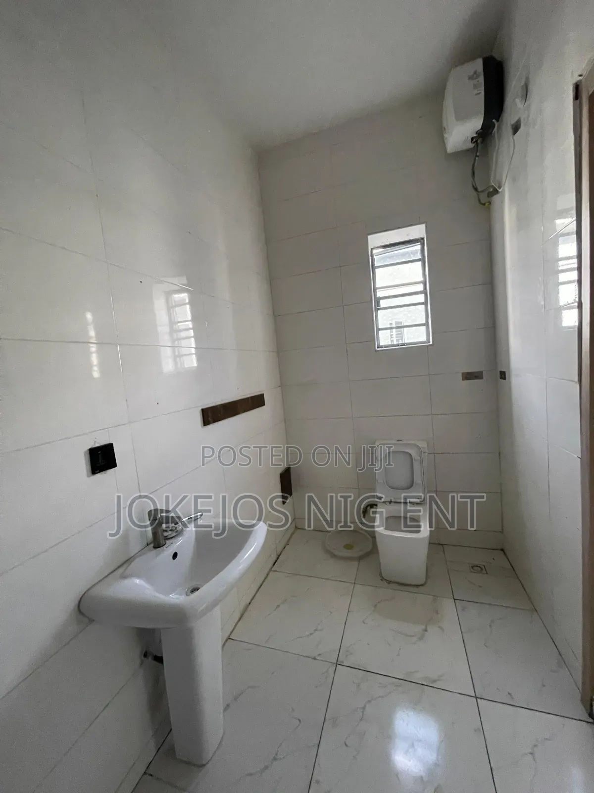4bdrm Townhouse/Terrace in Orchid Road, Chevron for Sale in Chevron