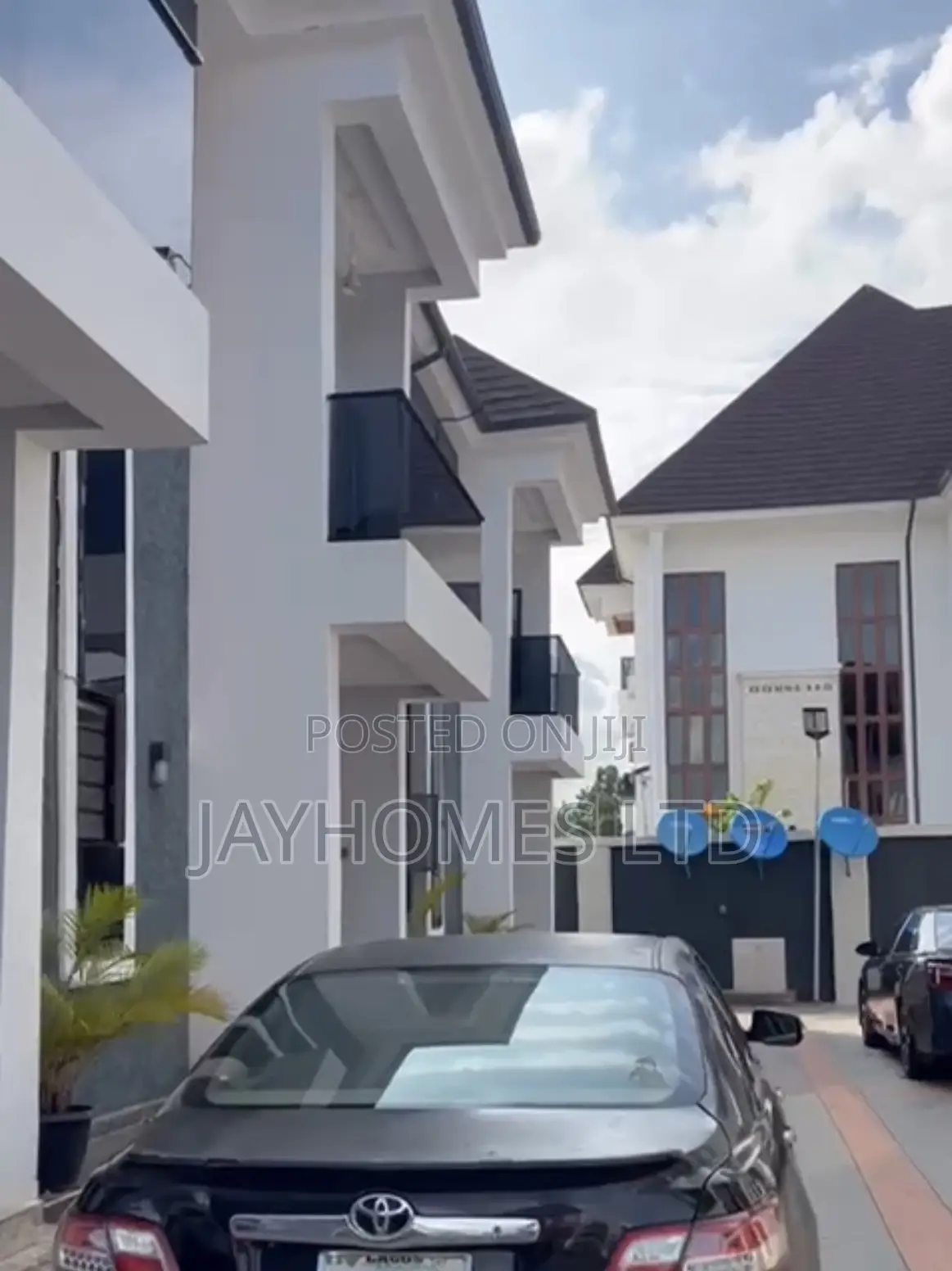 2bdrm Townhouse/Terrace in Okpanam Road Asaba, Oshimili South for Sale in Oshimili South