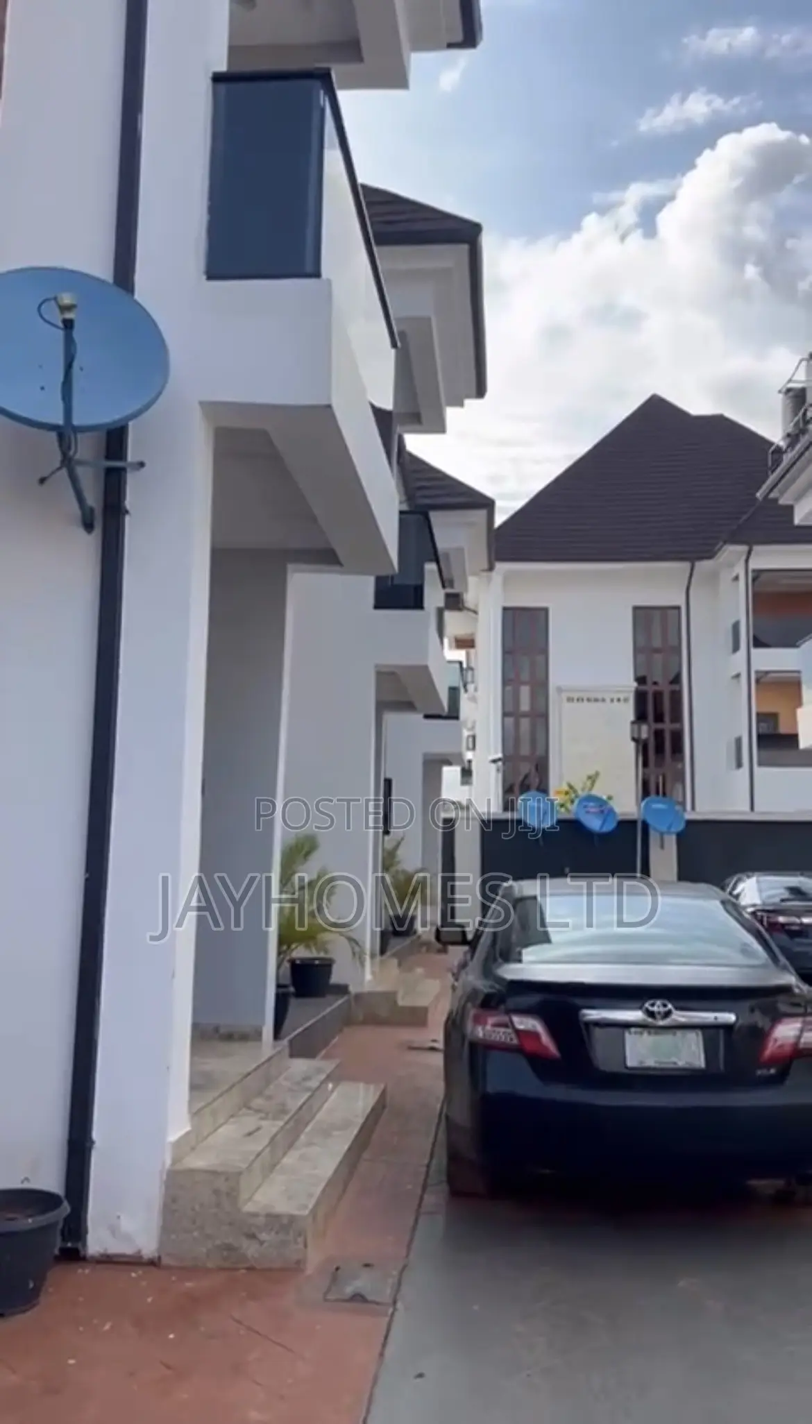 2bdrm Townhouse/Terrace in Okpanam Road Asaba, Oshimili South for Sale in Oshimili South