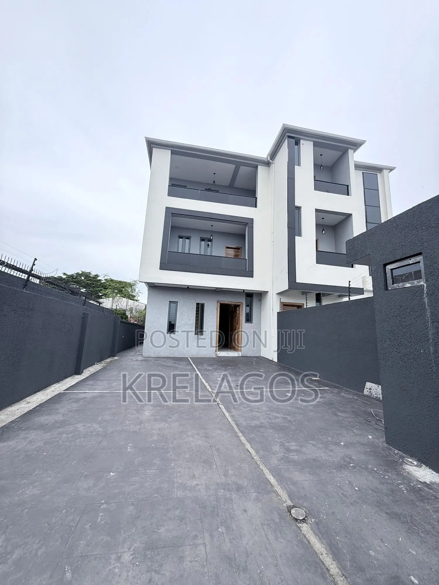 5bdrm Duplex in Lekki Phase 1 for sale in Lekki Phase 1