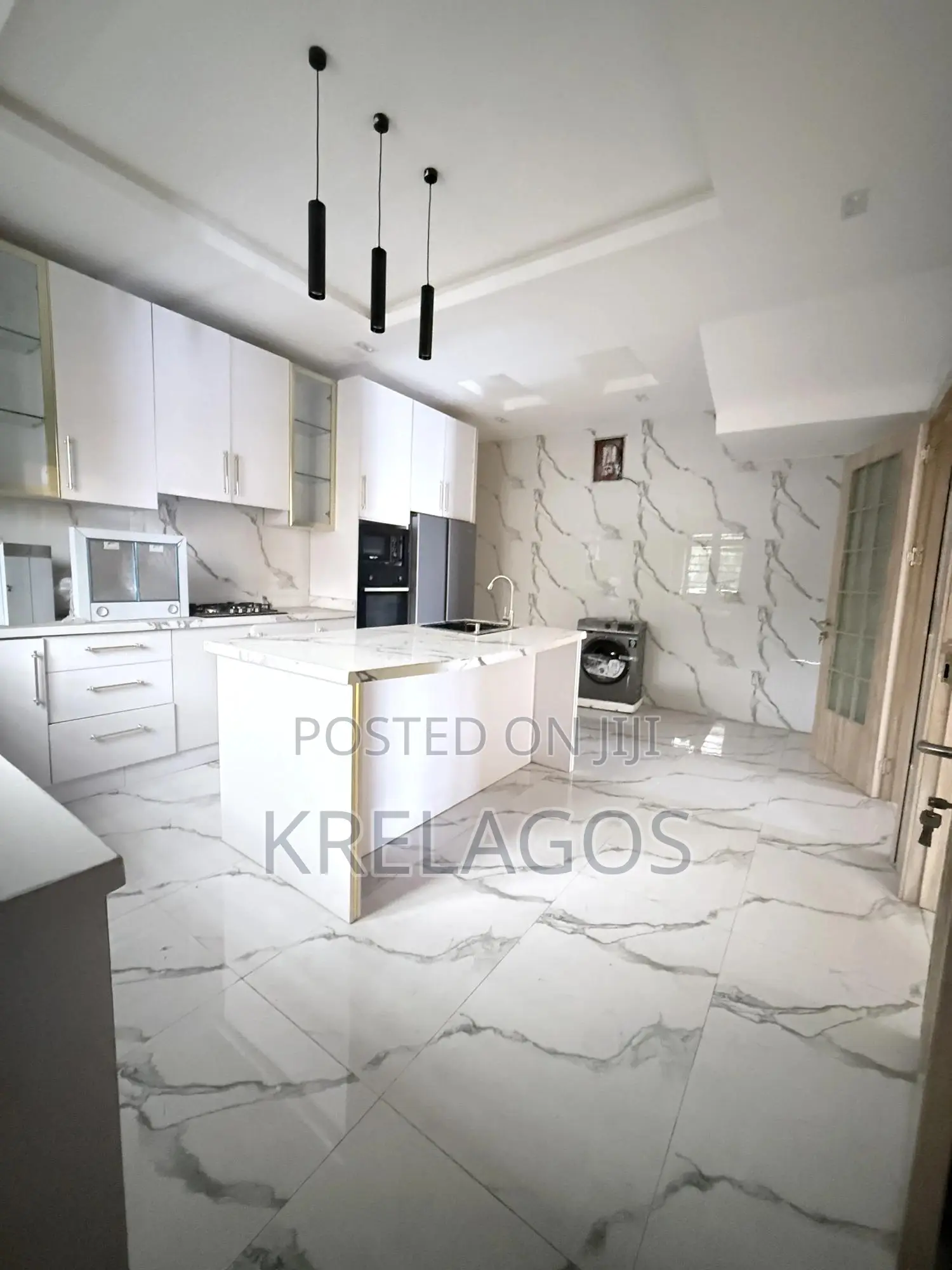 5bdrm Duplex in Lekki Phase 1 for sale in Lekki Phase 1