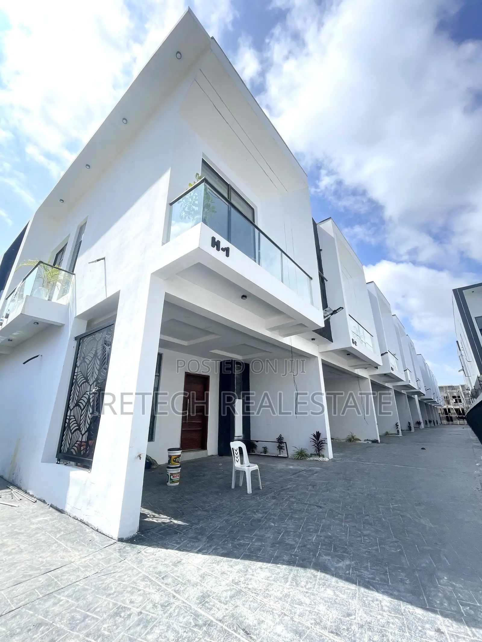 3bdrm Townhouse/Terrace in Ikota Gra Behind for sale in Ikota