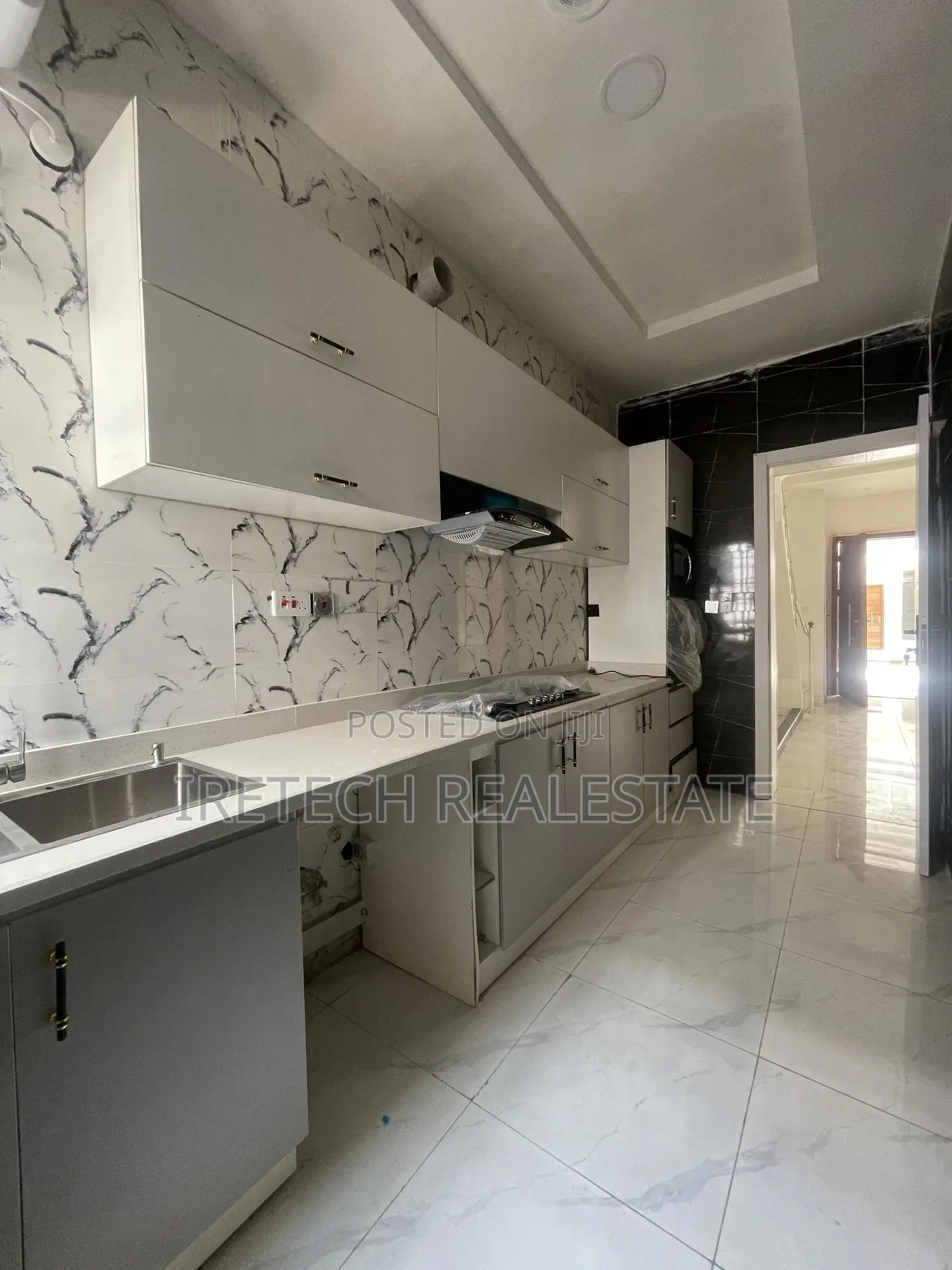 3bdrm Townhouse/Terrace in Ikota Gra for sale in Ikota