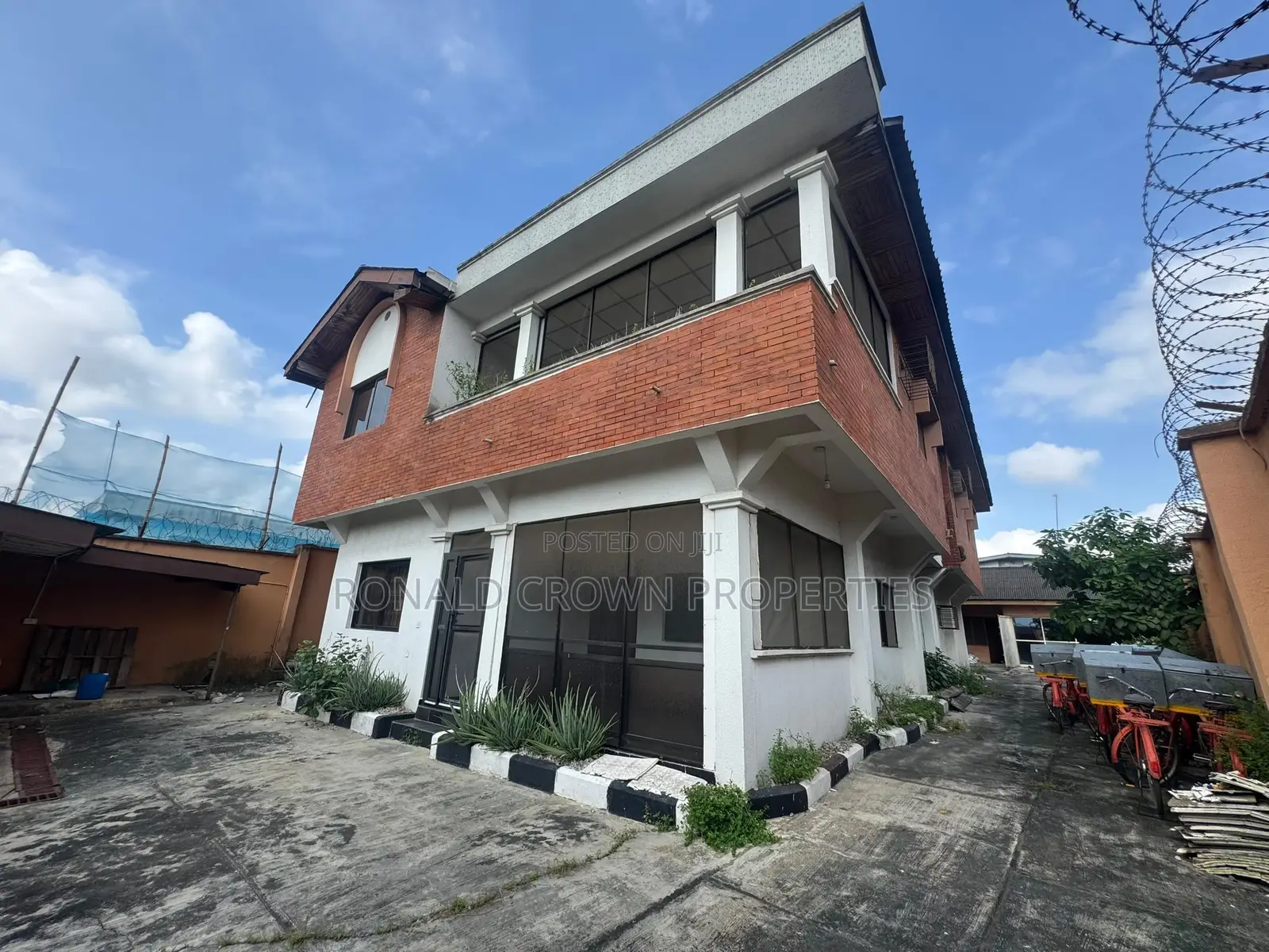 5bdrm Duplex in Adeniyi Jones for sale in Adeniyi Jones