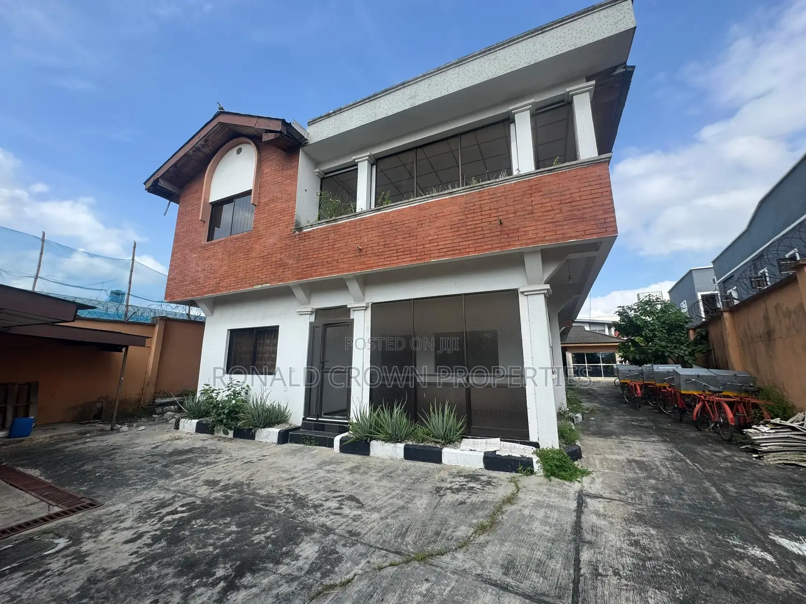 5bdrm Duplex in Adeniyi Jones for sale in Adeniyi Jones