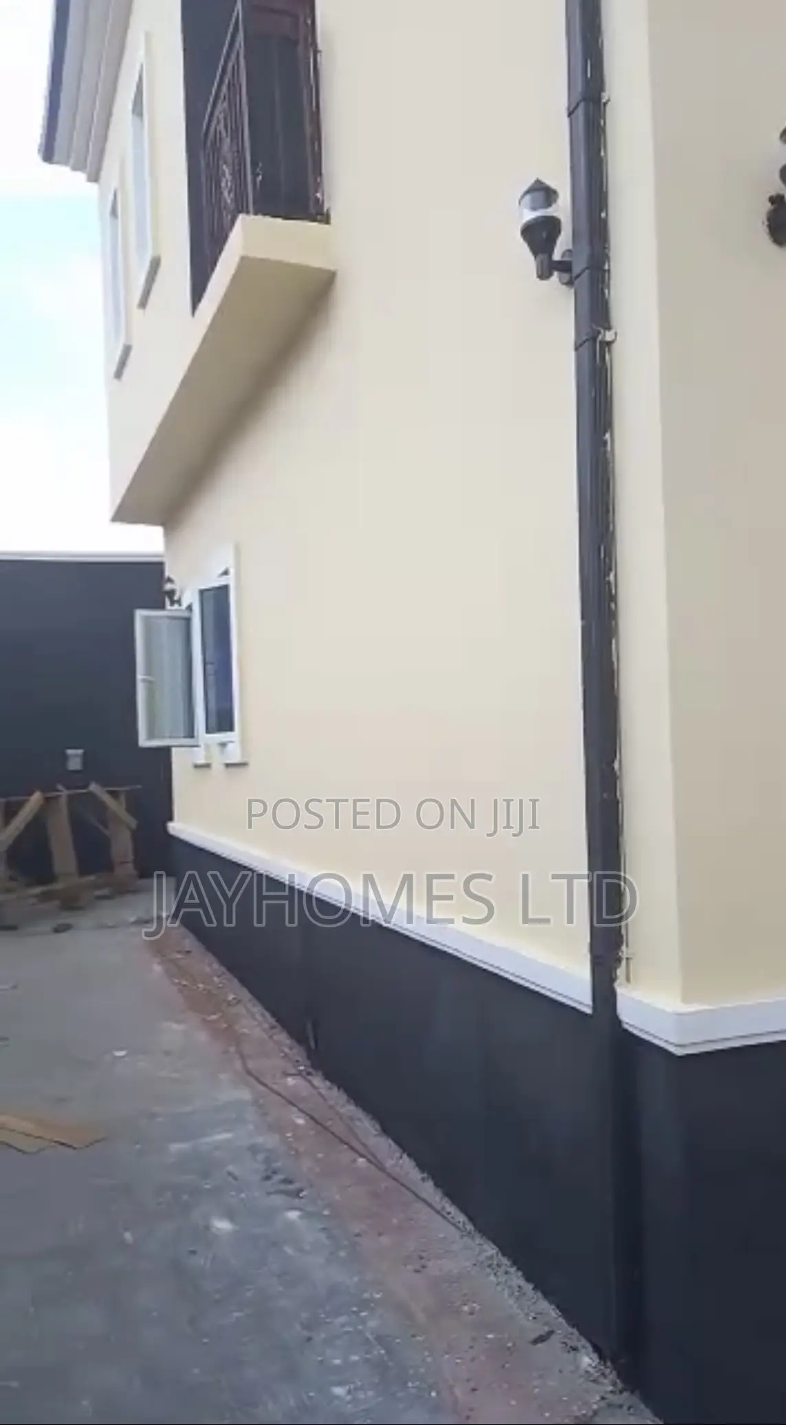 2bdrm Block of Flats in Okpanam Road Asaba, Oshimili South for sale in Oshimili South