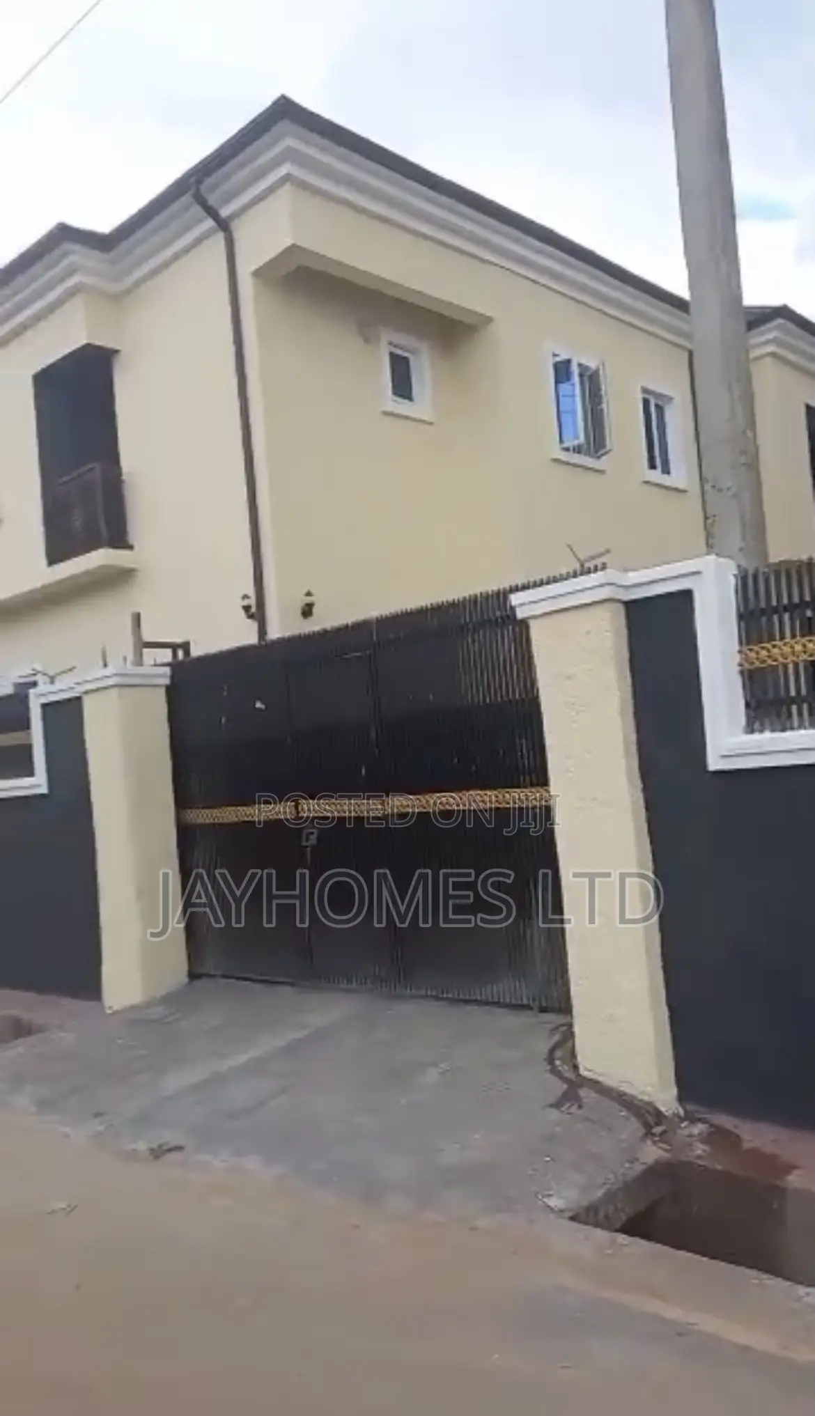 2bdrm Block of Flats in Okpanam Road Asaba, Oshimili South for sale in Oshimili South