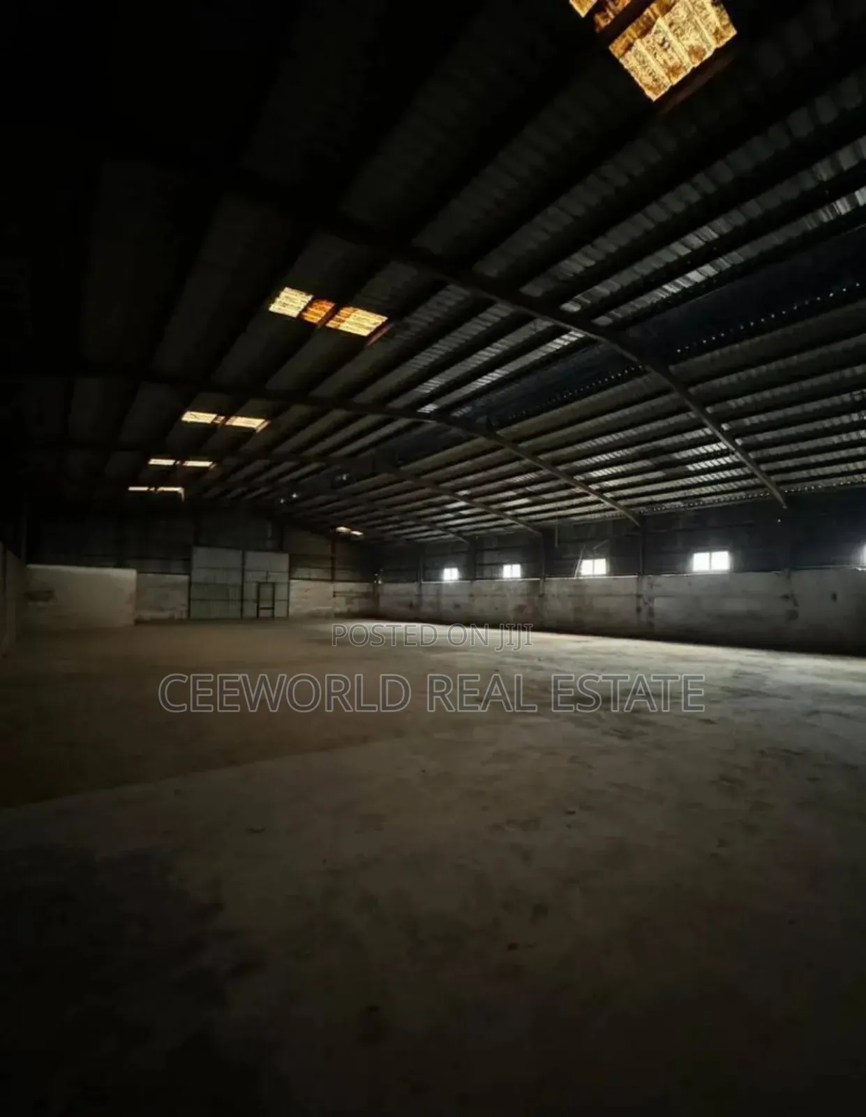 2500 SQM Warehouse With Offices at Podo Off New Garage Off Challenge in CHallenge / Ibadan