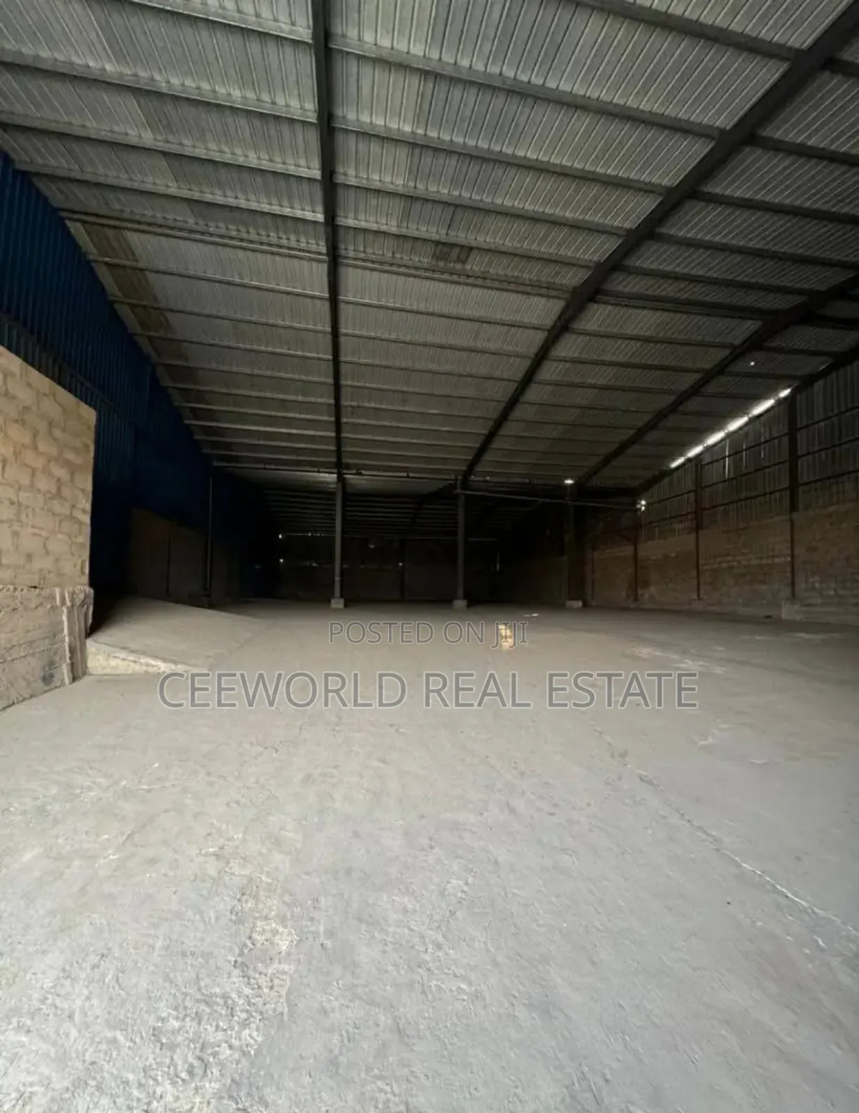 2500 SQM Warehouse With Offices at Podo Off New Garage Off Challenge in CHallenge / Ibadan