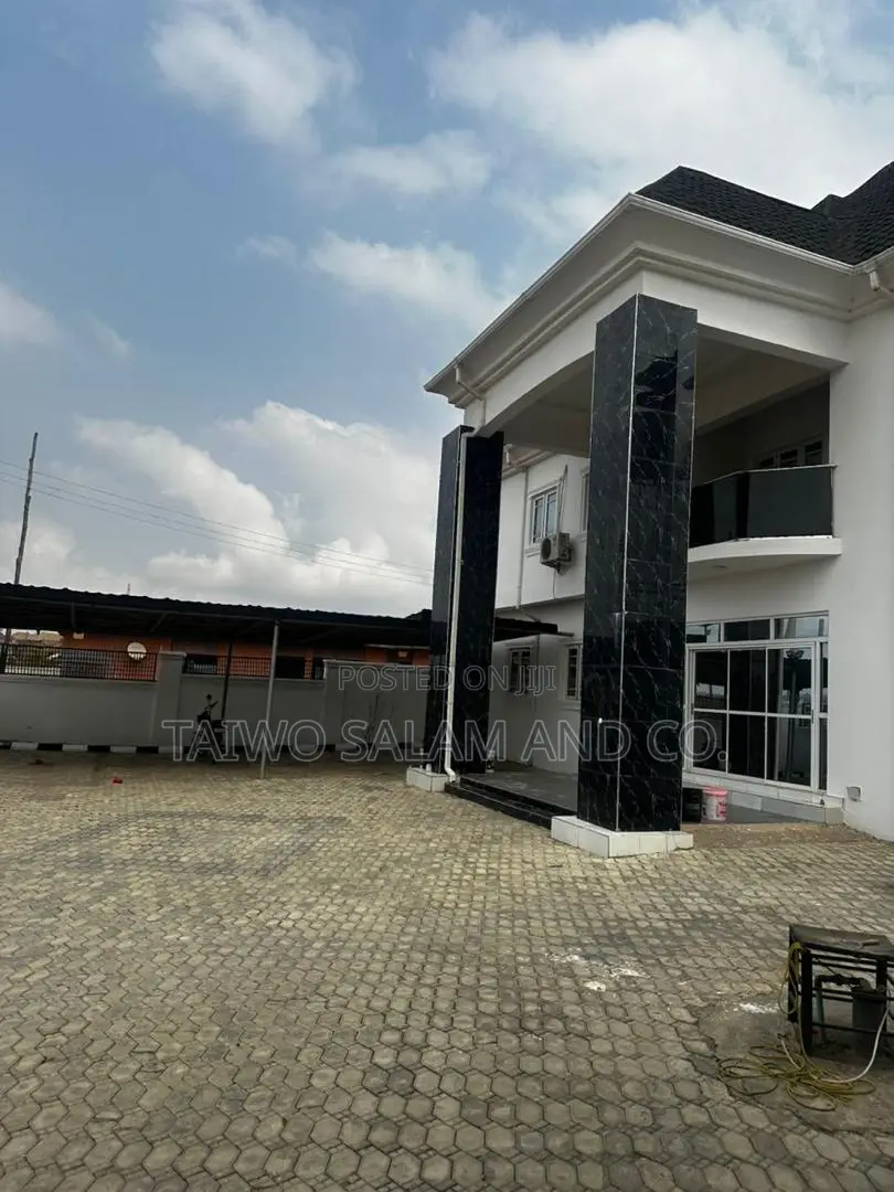 7bdrm Duplex in Akala Express for sale in Akala Express