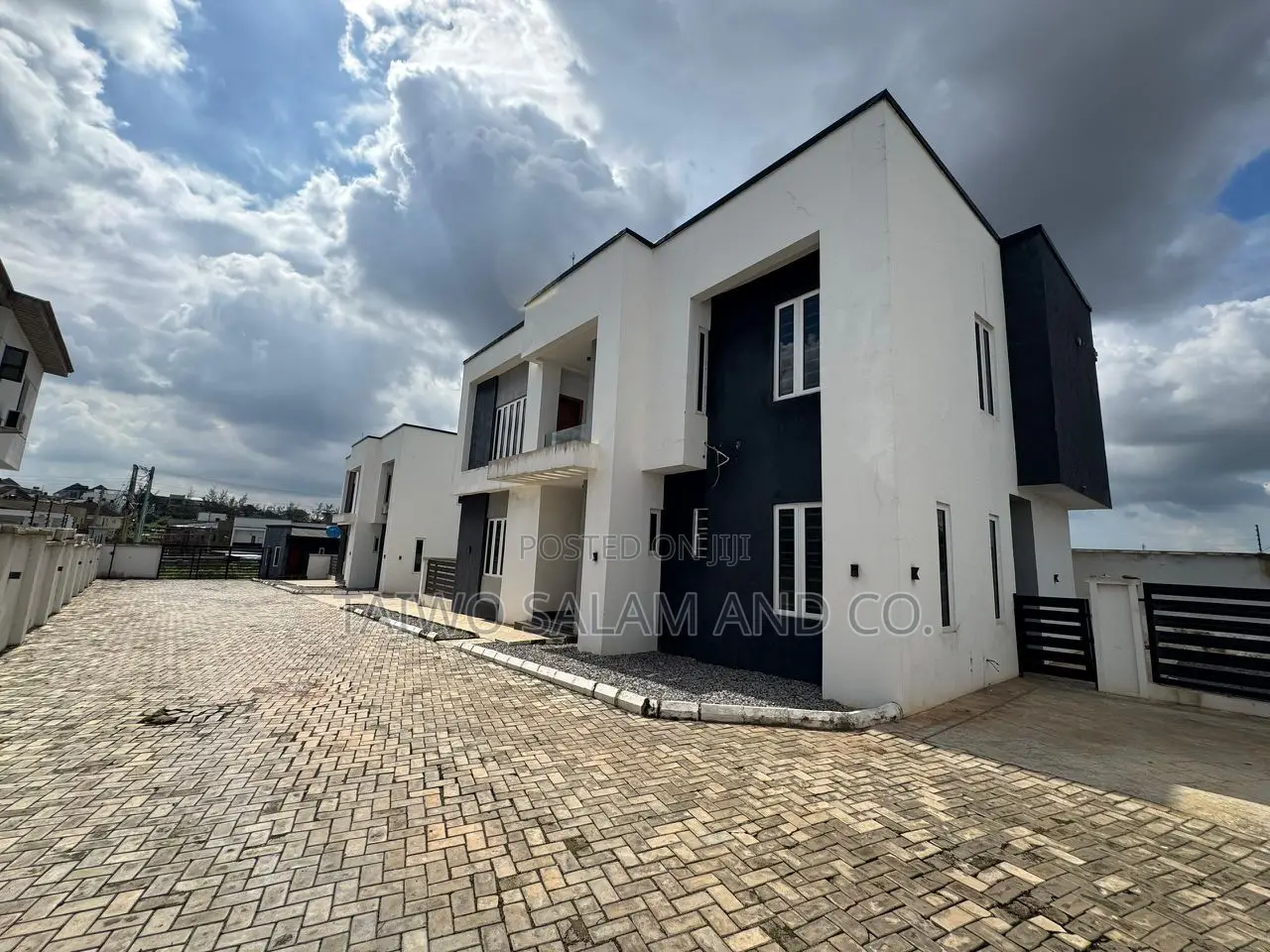 4bdrm Duplex in Akobo for sale in Akobo