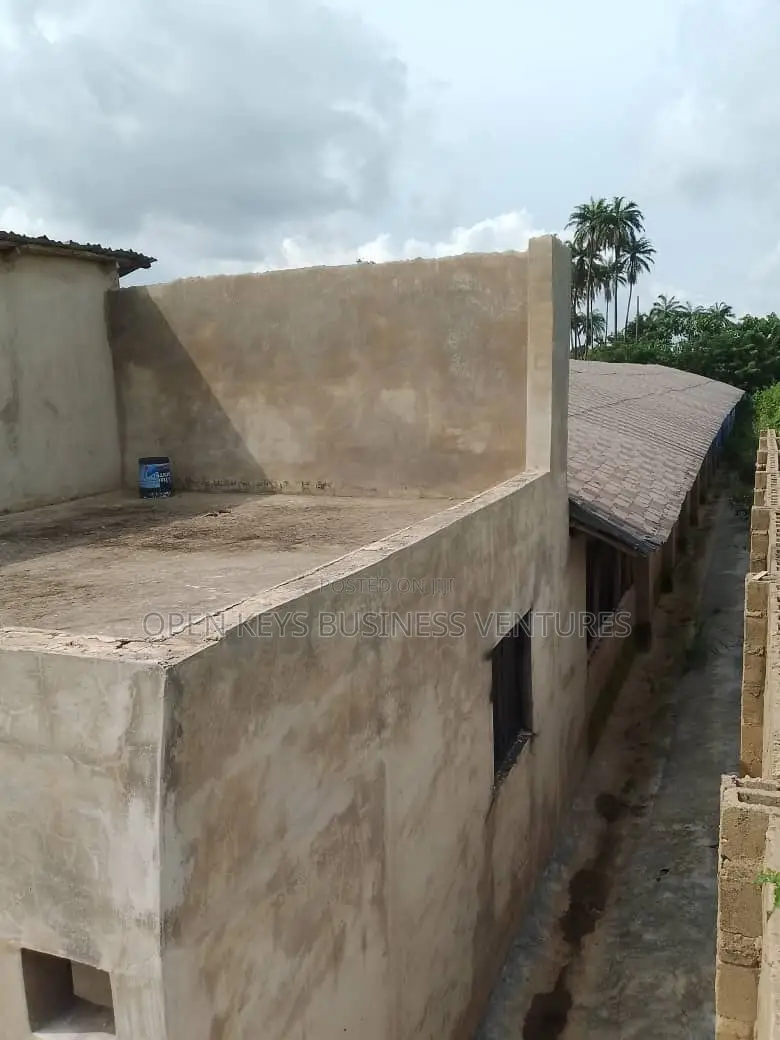 A 10000 Capacity Poultry Farm With Fish Pond in Tede-Okeogun