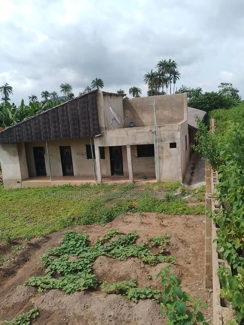 A 10000 Capacity Poultry Farm With Fish Pond in Tede-Okeogun