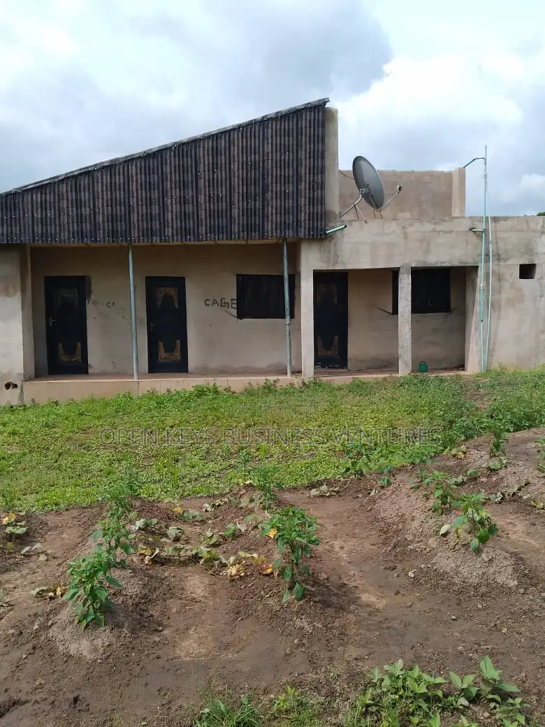 A 10000 Capacity Poultry Farm With Fish Pond in Tede-Okeogun