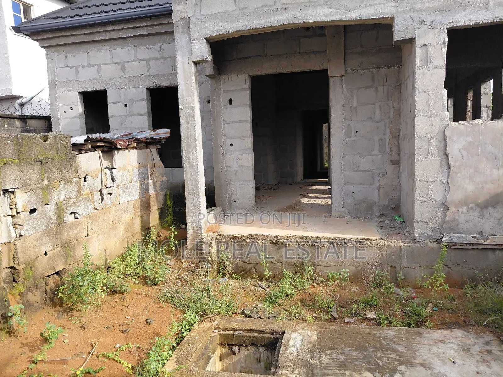 1 Acer of Land Facing Lagos Ibadan Magboro Mowe Bustop in Obafemi-Owode