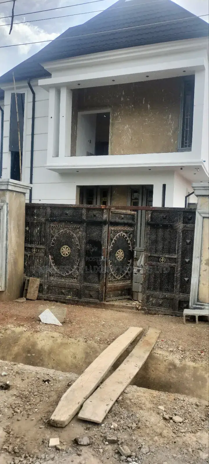 4bdrm Duplex in Apo Resettlement for sale in Apo Resettlement