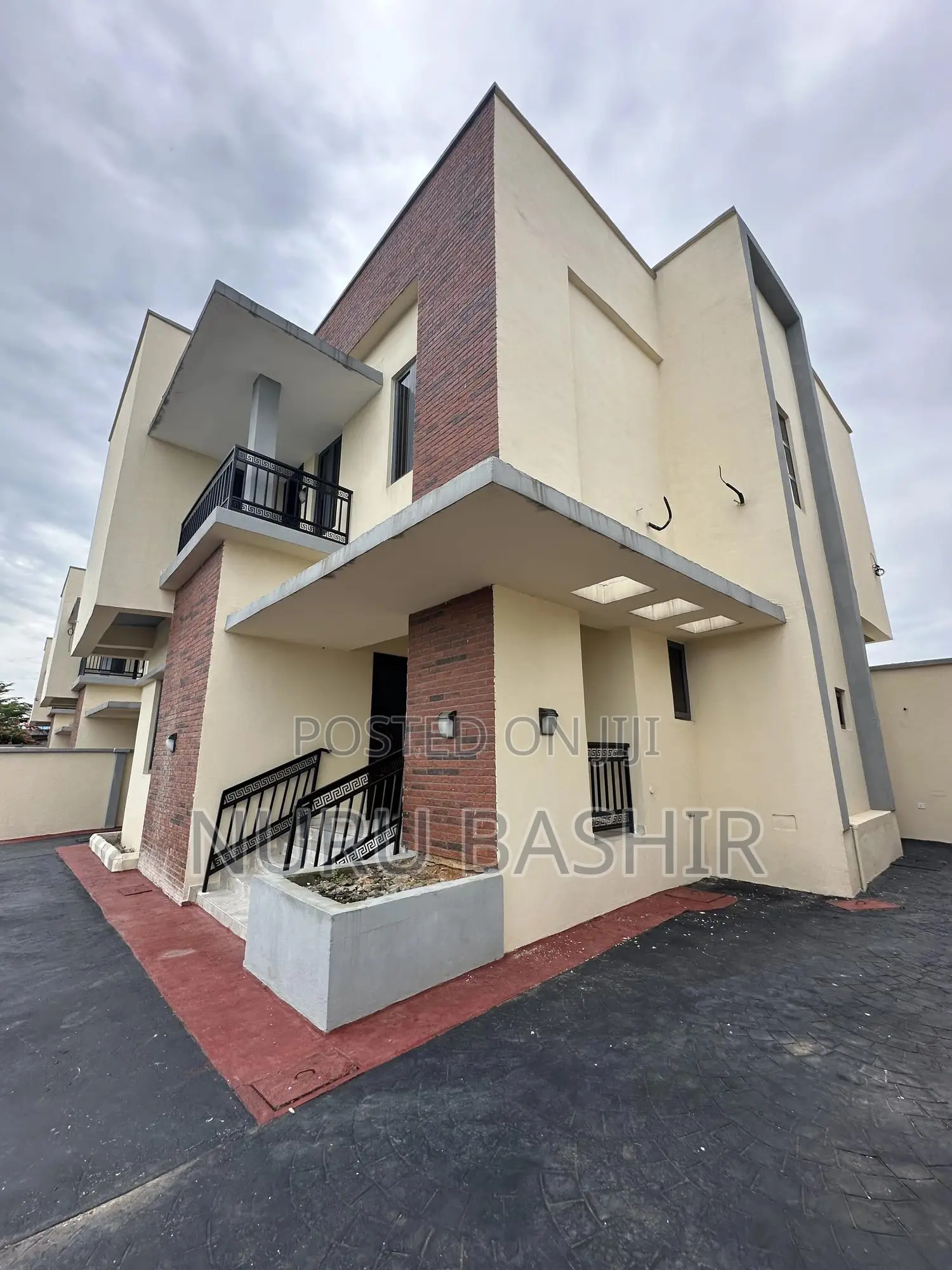3bdrm Duplex in Moore Plantation Gra for sale in Oluyole Estate