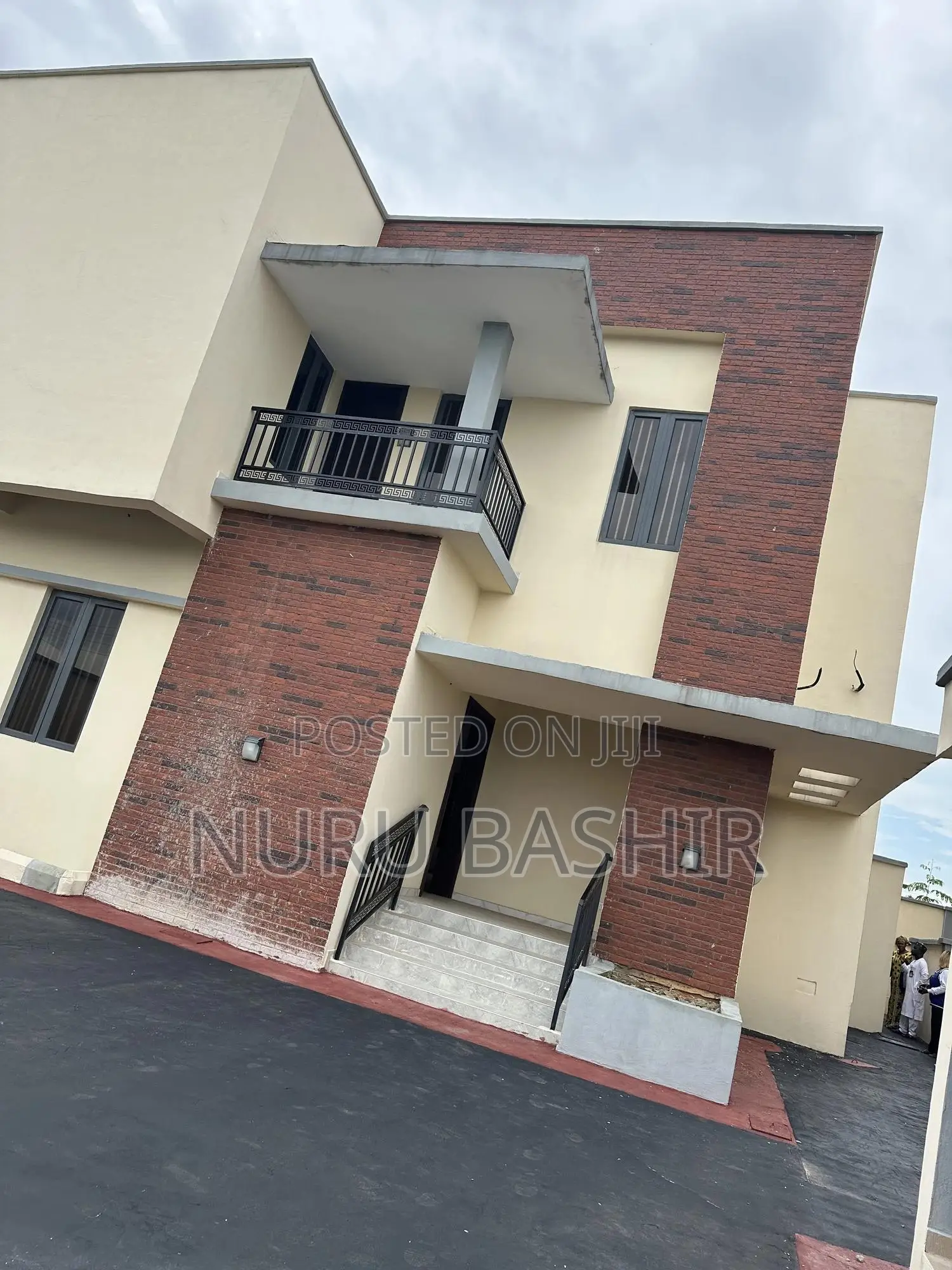 3bdrm Duplex in Moore Plantation Gra for sale in Oluyole Estate