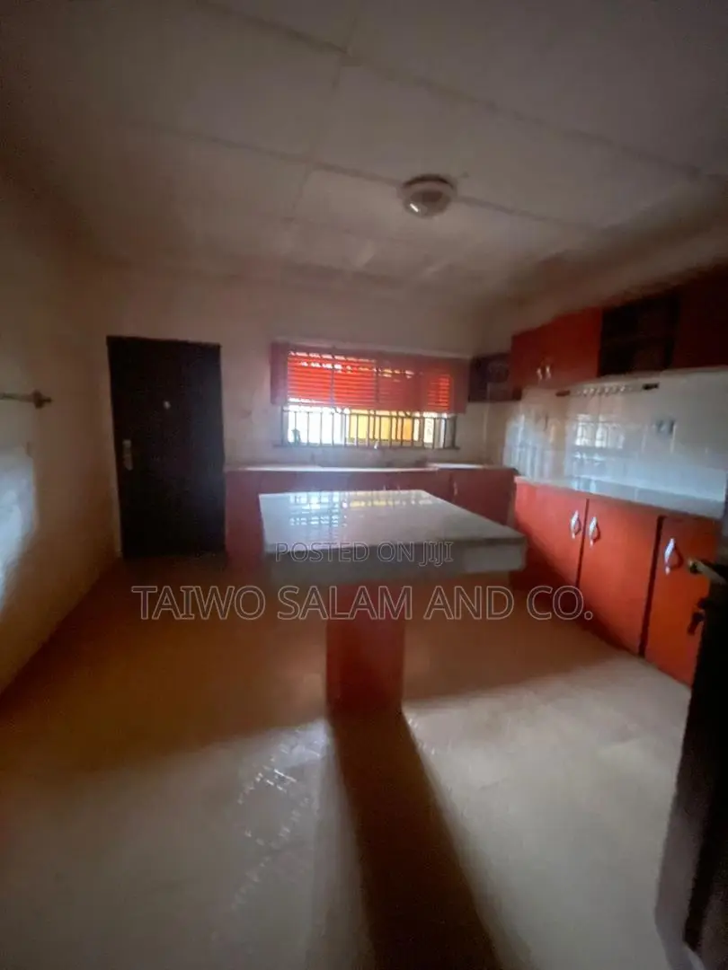 4bdrm Bungalow in Akobo for sale in Akobo