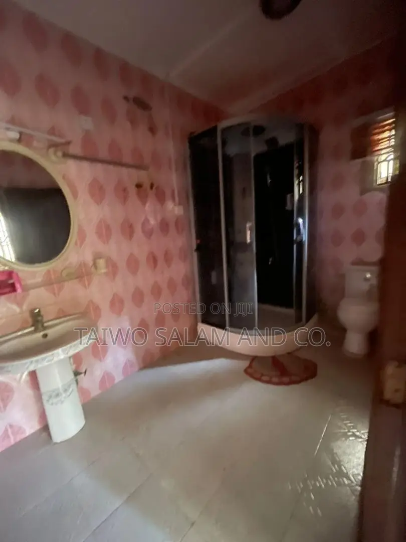 4bdrm Bungalow in Akobo for sale in Akobo