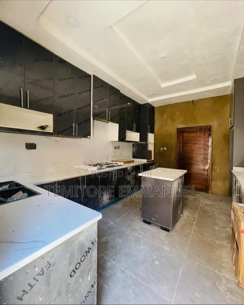 Furnished 7bdrm Duplex in Magodo Phase 2, for sale in Magodo