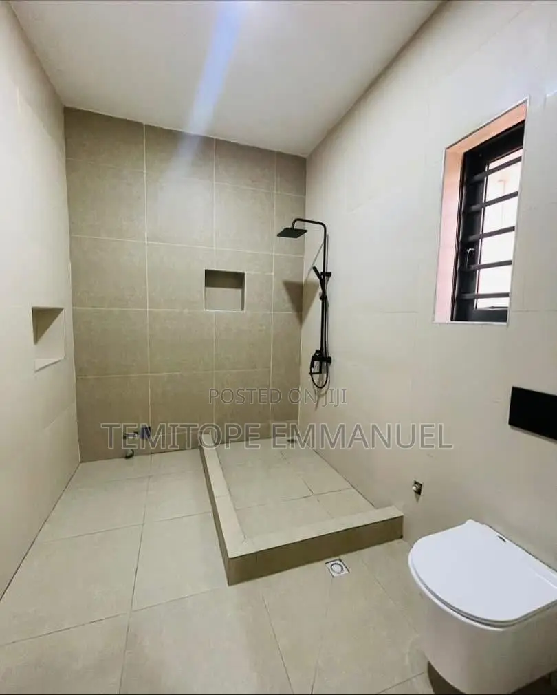 Furnished 7bdrm Duplex in Magodo Phase 2, for sale in Magodo