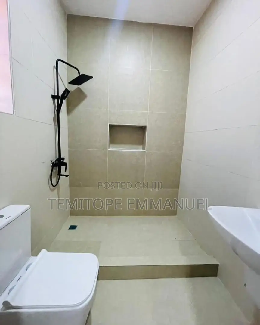 Furnished 7bdrm Duplex in Magodo Phase 2, for sale in Magodo