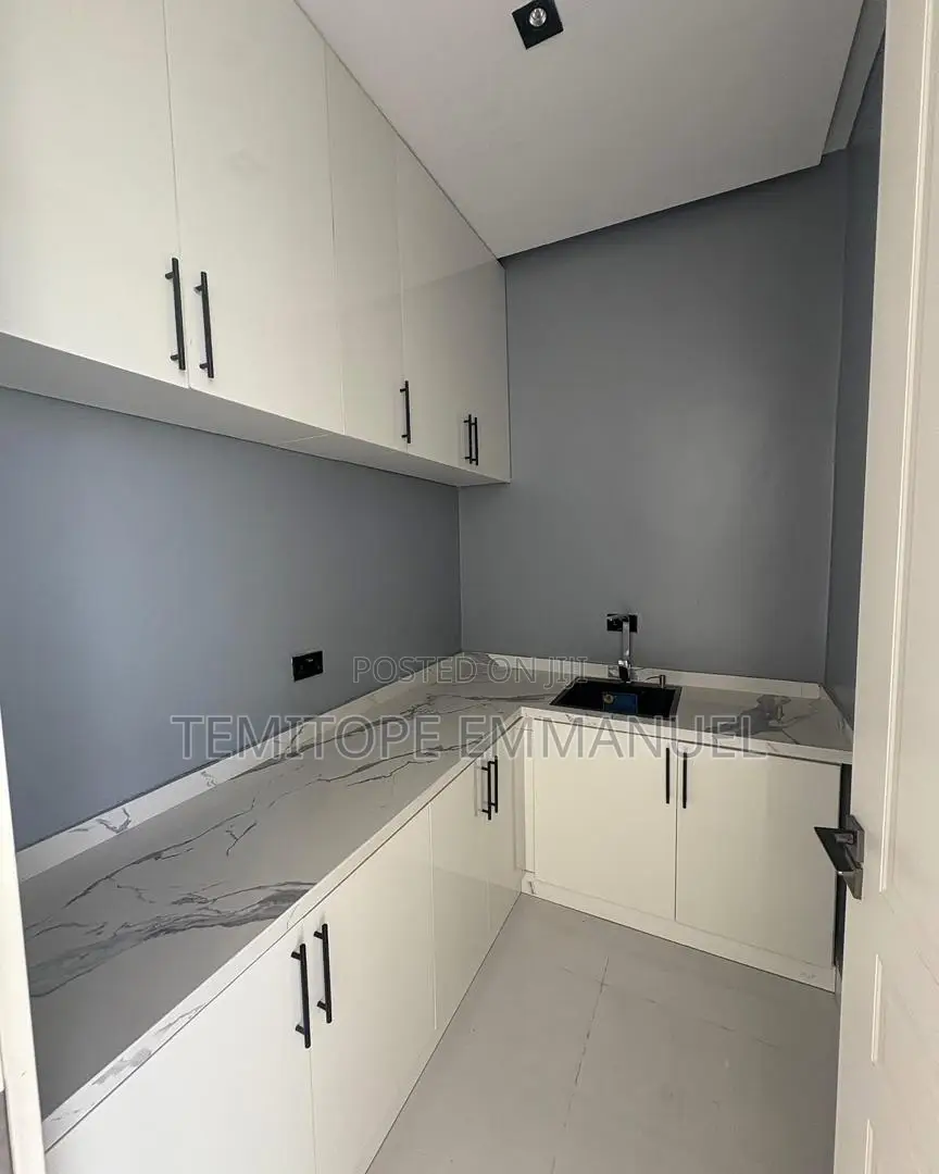 Furnished 5bdrm Duplex in Lekki Phase 1 for sale in Lekki Phase 1