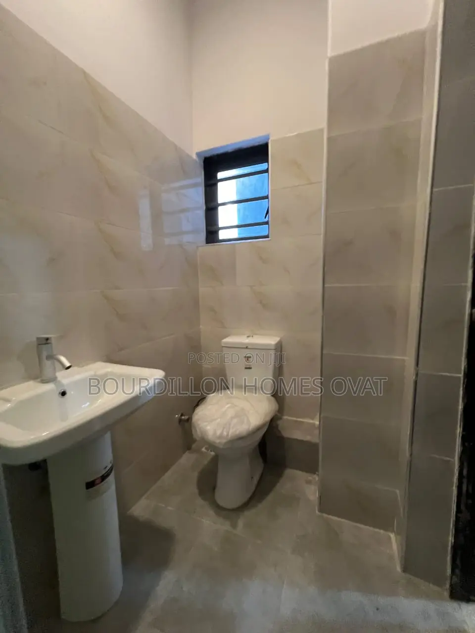 3bdrm Apartment in Off Freedom Way for sale in Lekki Phase 1