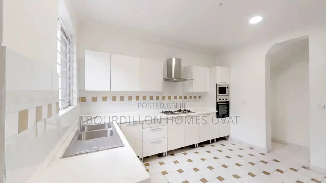 4bdrm Duplex in Lekki Phase 1 for sale in Lekki Phase 1