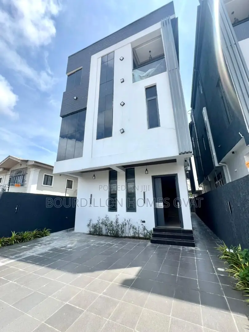 5bdrm Duplex in Lekki Phase 1 for sale in Lekki Phase 1