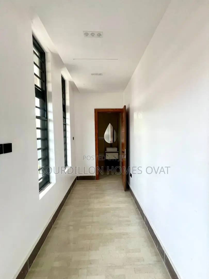 5bdrm Duplex in Lekki Phase 1 for sale in Lekki Phase 1