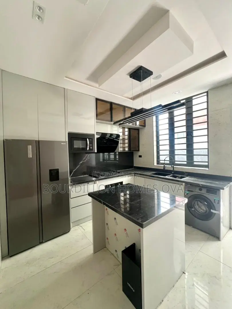 5bdrm Duplex in Lekki Phase 1 for sale in Lekki Phase 1