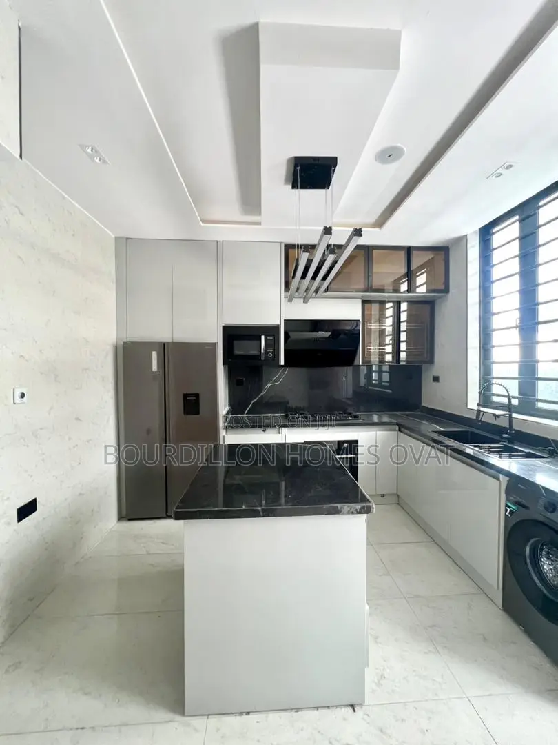 5bdrm Duplex in Lekki Phase 1 for sale in Lekki Phase 1