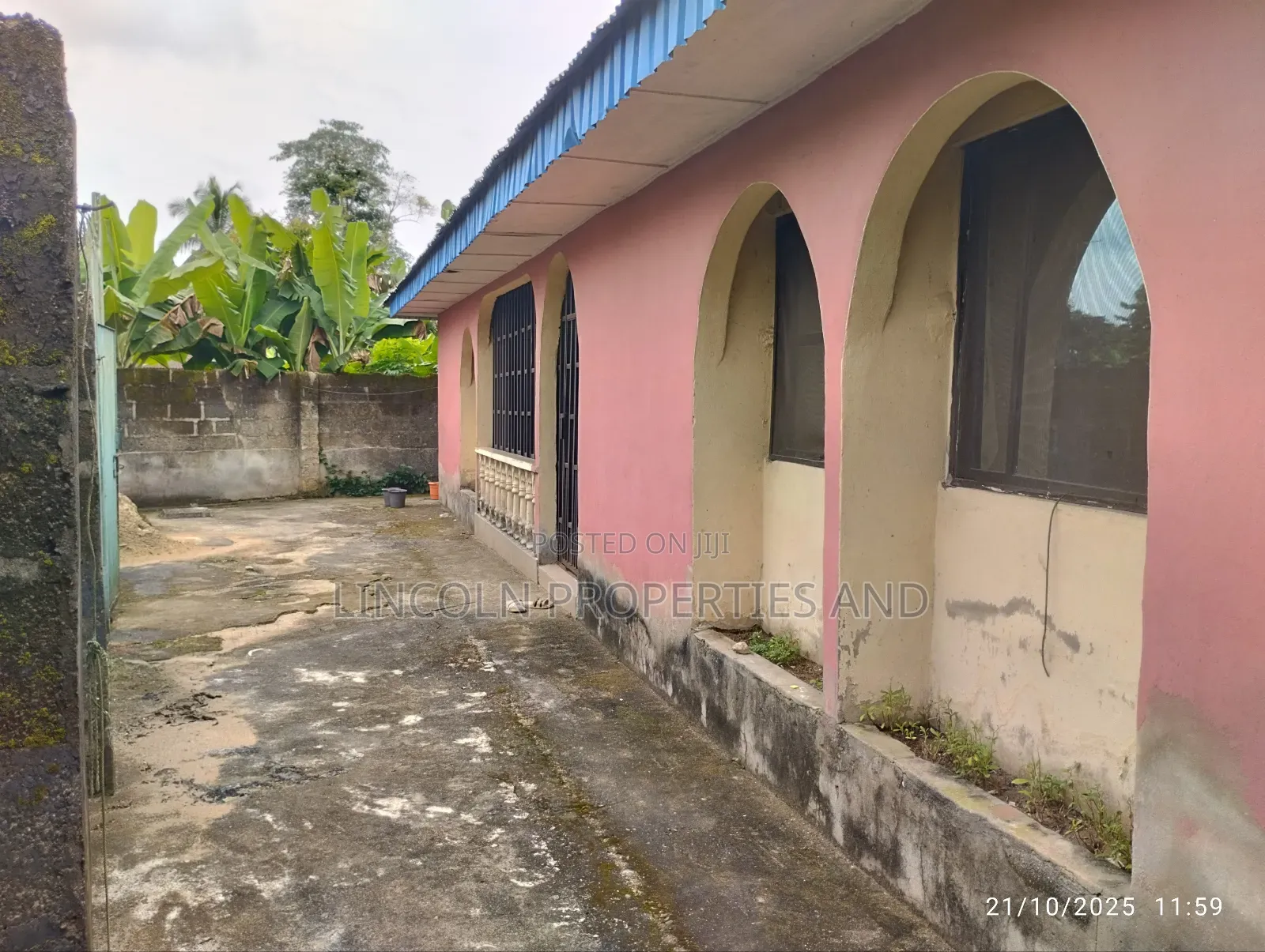 5bdrm Block of Flats in Abak Road, Uyo for sale in Uyo