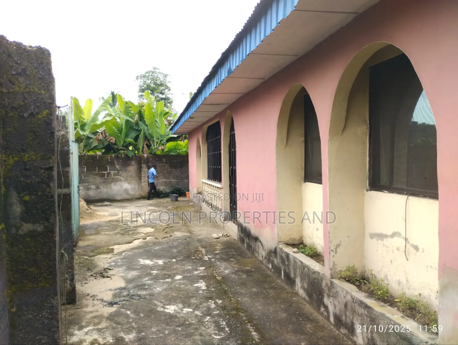 5bdrm Block of Flats in Abak Road, Uyo for sale in Uyo