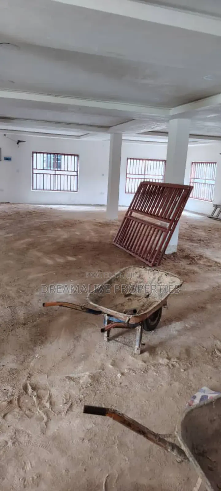 Plaza Space in Zone 2 / Wuse