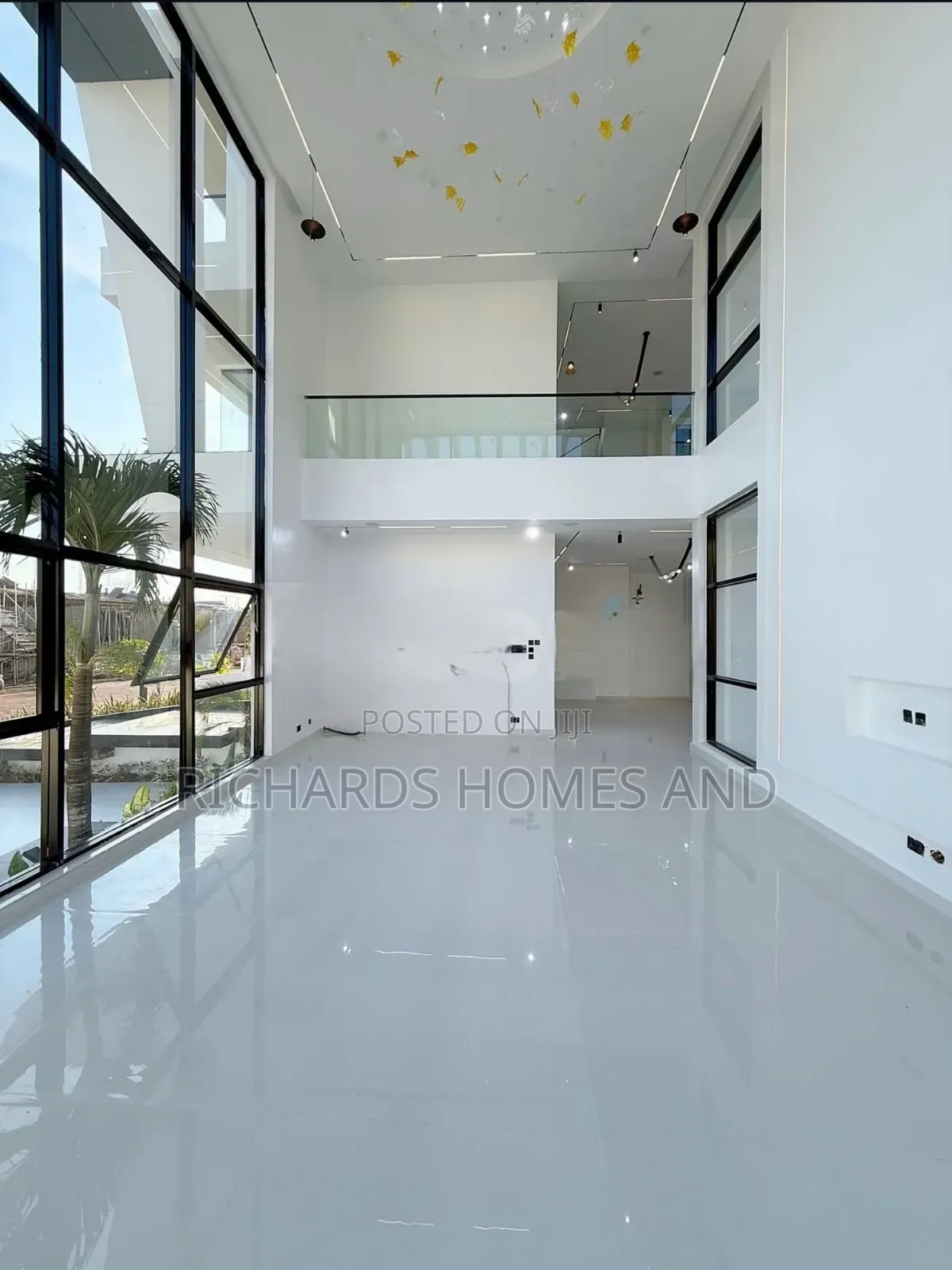 5bdrm House in Osapa london for sale in Osapa london