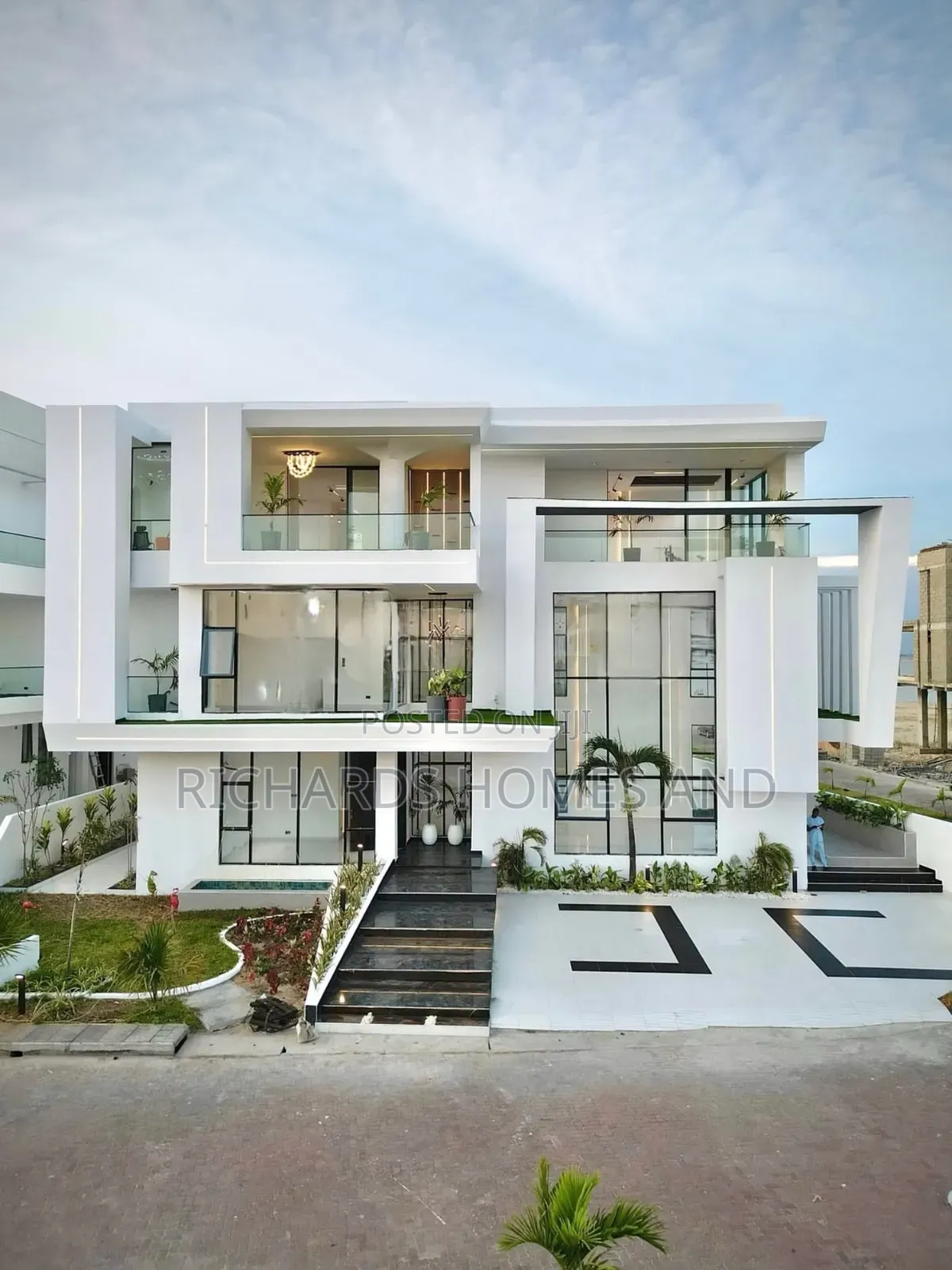 5bdrm House in Osapa london for sale in Osapa london