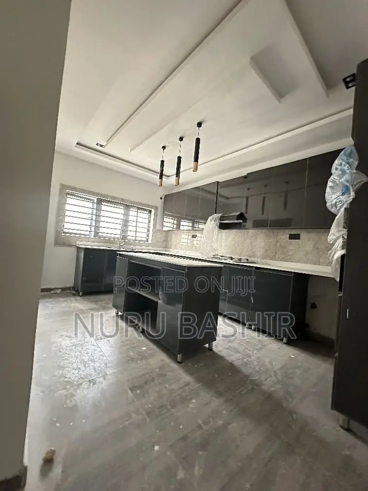 4bdrm Duplex in Gra Oluyole for sale in Oluyole Estate