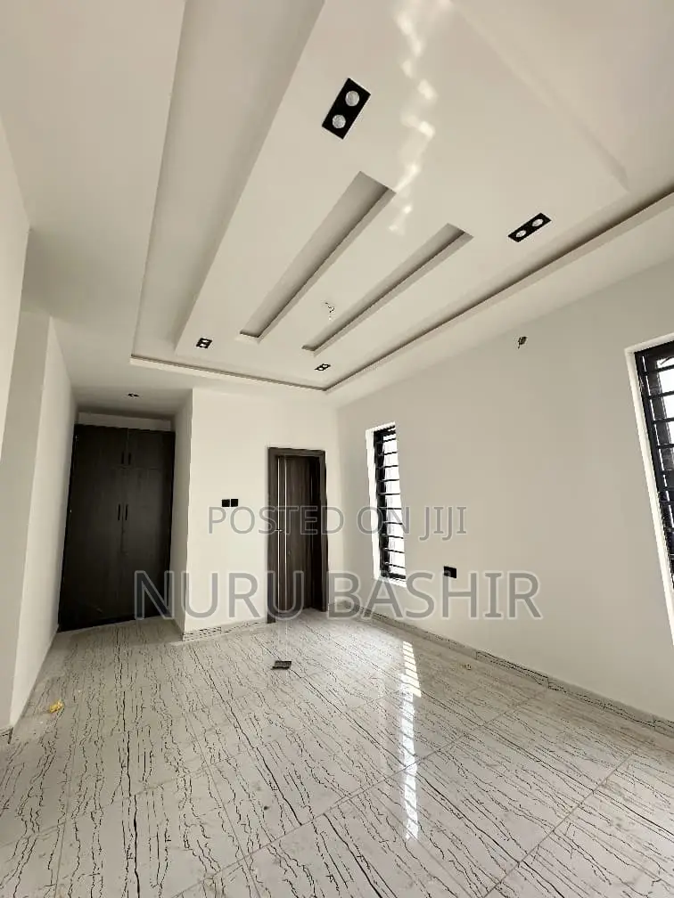 4bdrm Duplex in Gra Oluyole for sale in Oluyole Estate