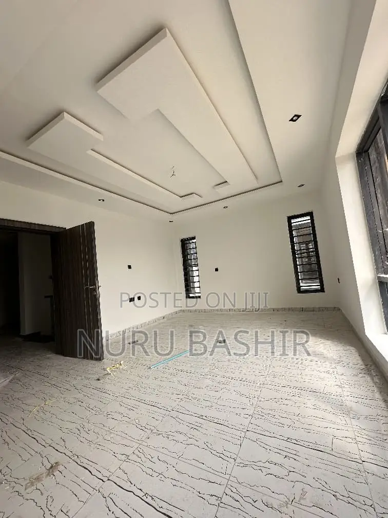4bdrm Duplex in Gra Oluyole for sale in Oluyole Estate