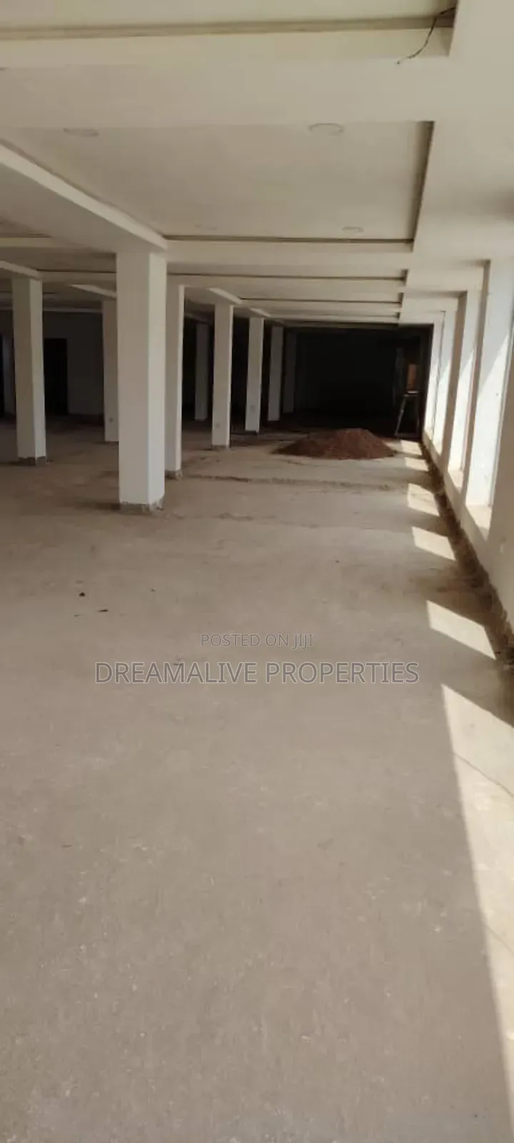 Shop Space in Zone 2 / Wuse