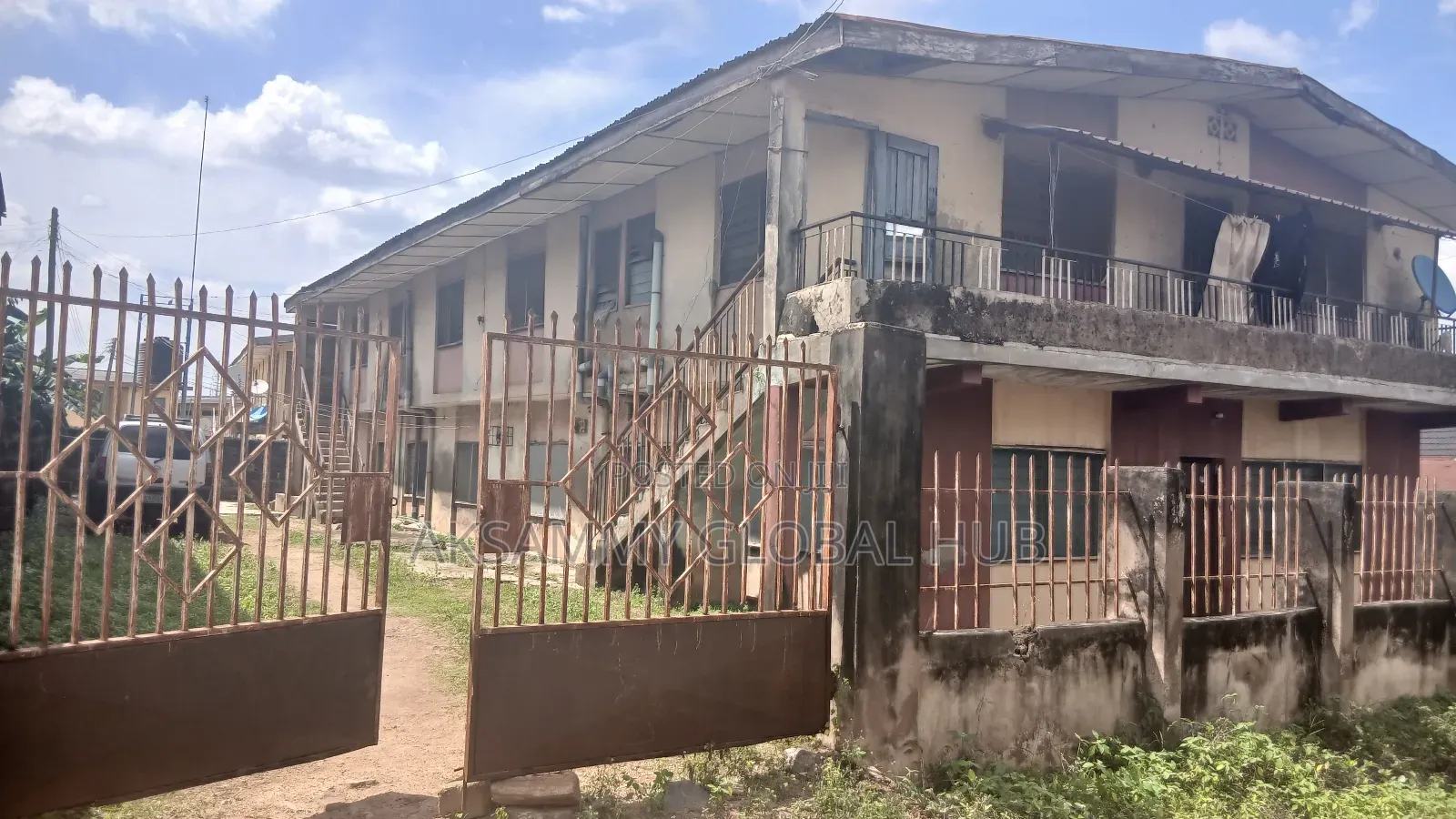 12bdrm Block of Flats in Agbowo for sale in Agbowo