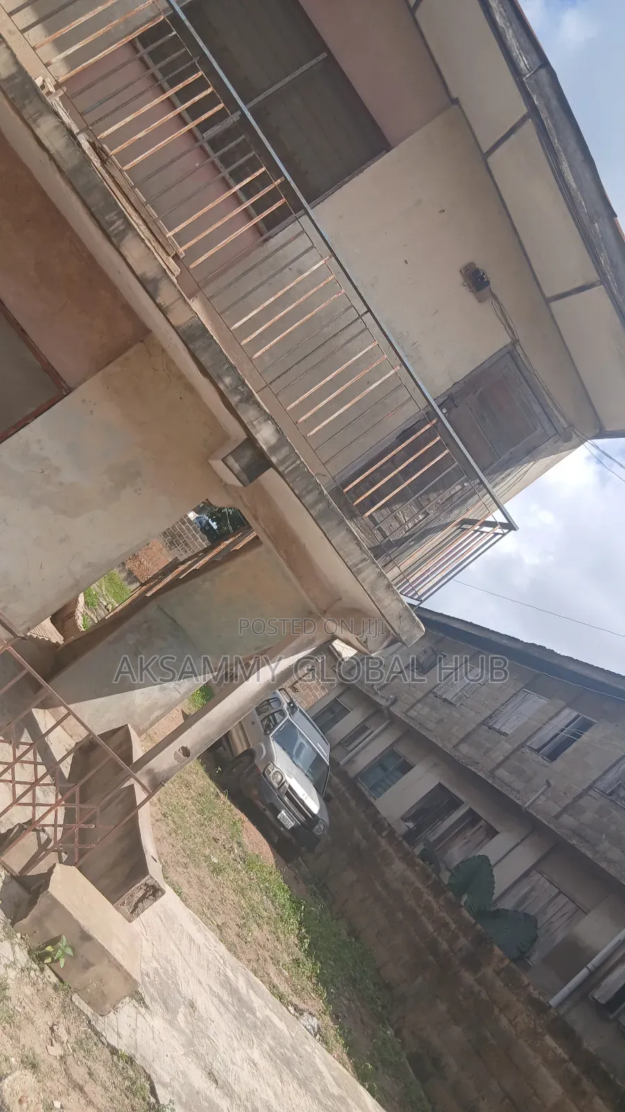 12bdrm Block of Flats in Agbowo for sale in Agbowo