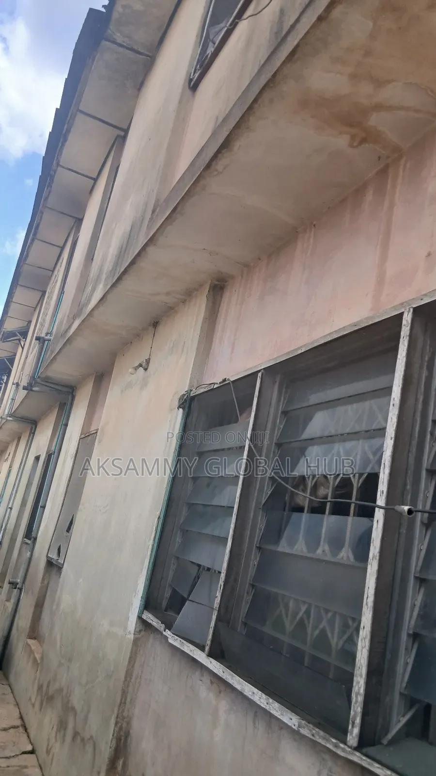 12bdrm Block of Flats in Agbowo for sale in Agbowo