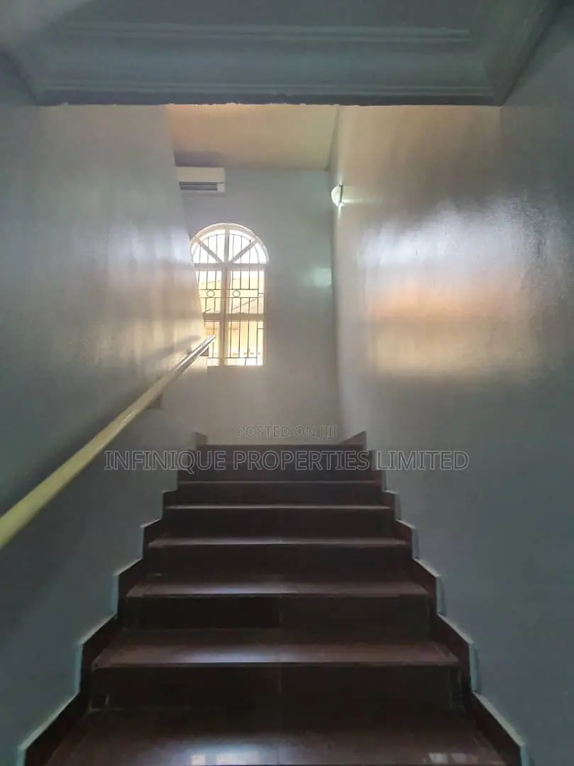 5bdrm Duplex in Nicon Town for sale in Nicon Town