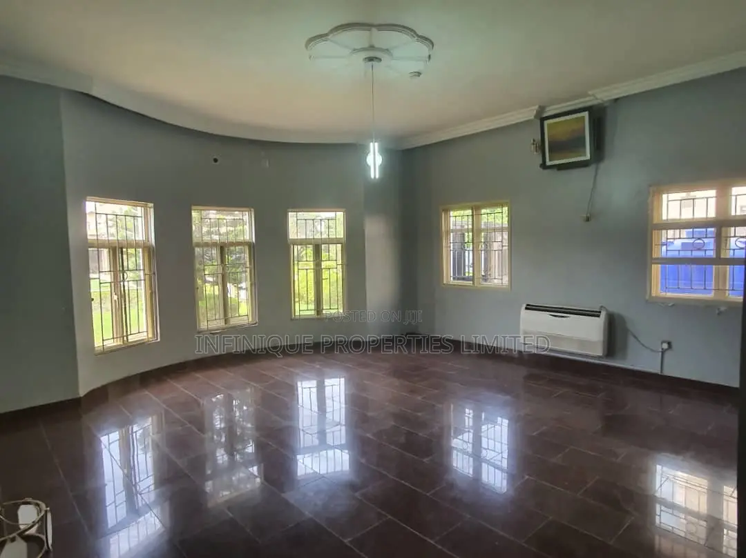 5bdrm Duplex in Nicon Town for sale in Nicon Town