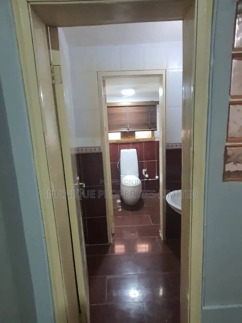 5bdrm Duplex in Nicon Town for sale in Nicon Town